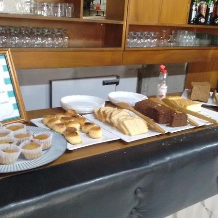 Cheltum Hotel Trelew Eksteriør billede