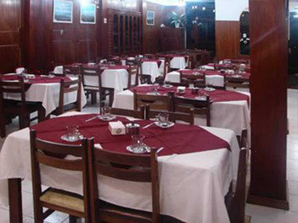 Cheltum Hotel Trelew Eksteriør billede