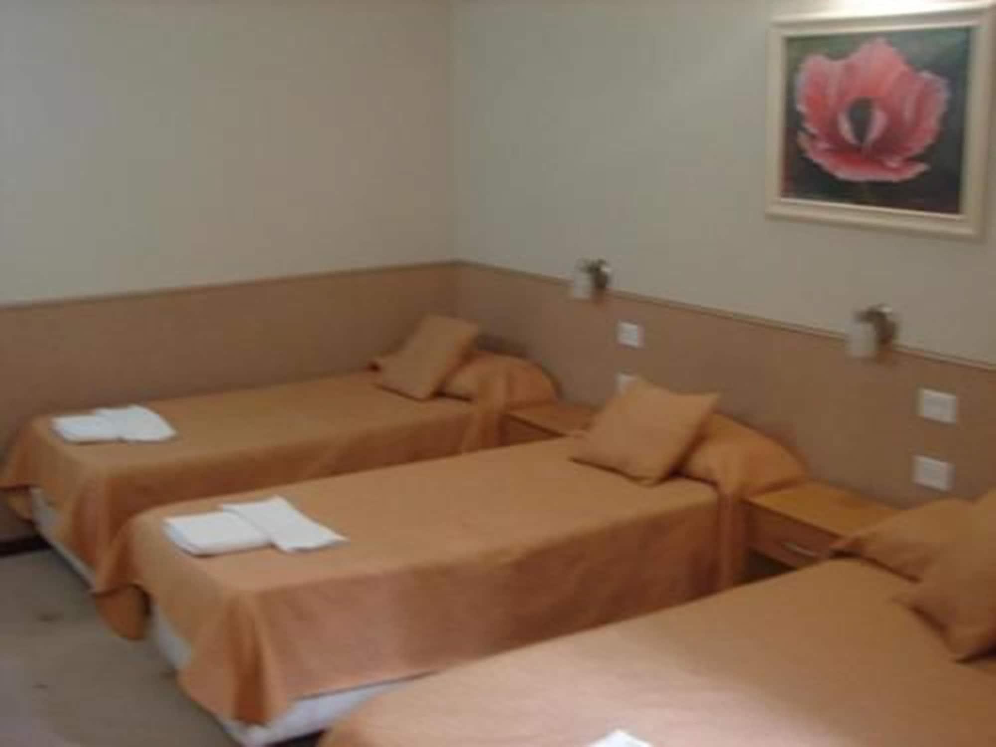 Cheltum Hotel Trelew Eksteriør billede