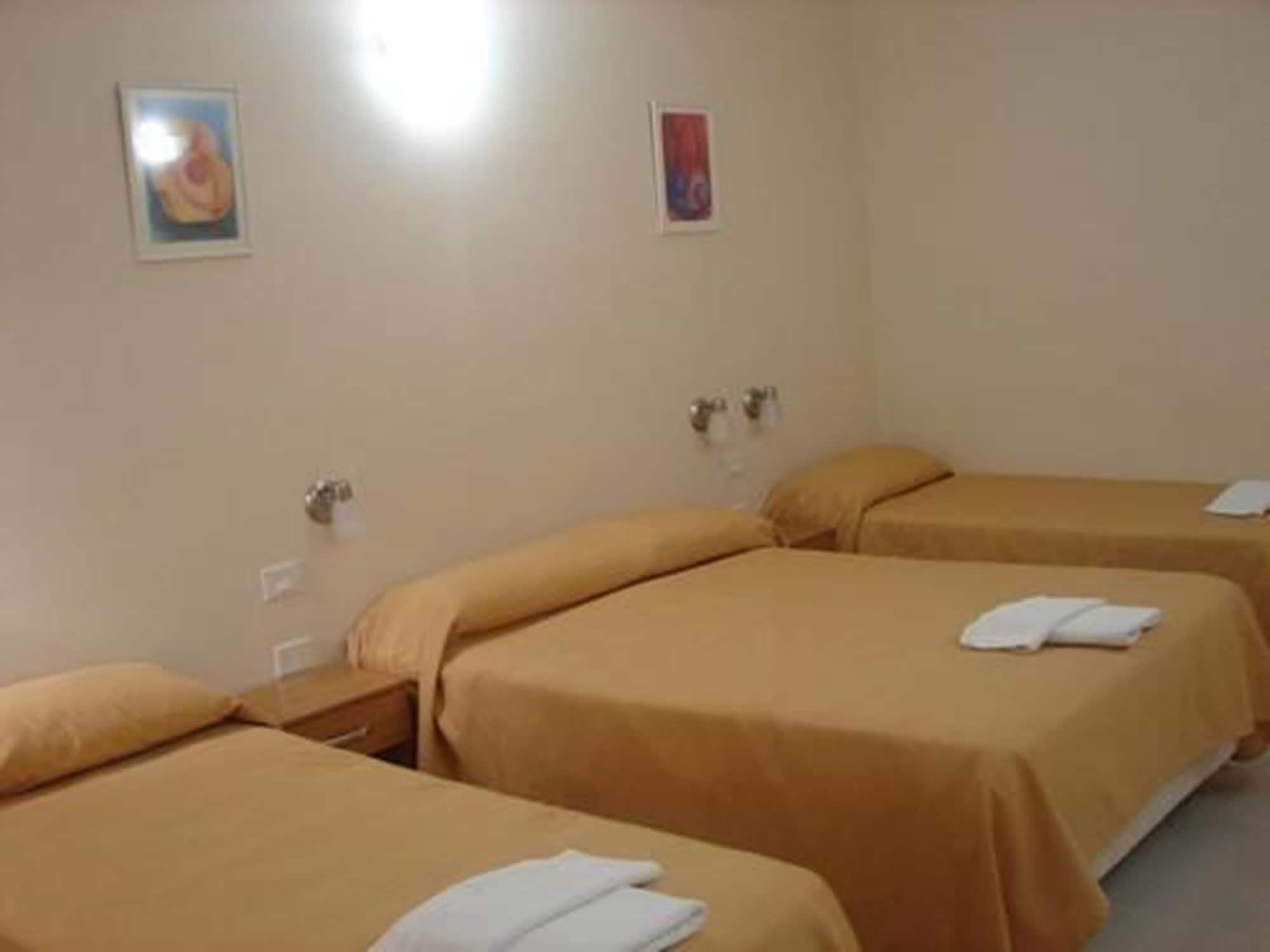 Cheltum Hotel Trelew Eksteriør billede