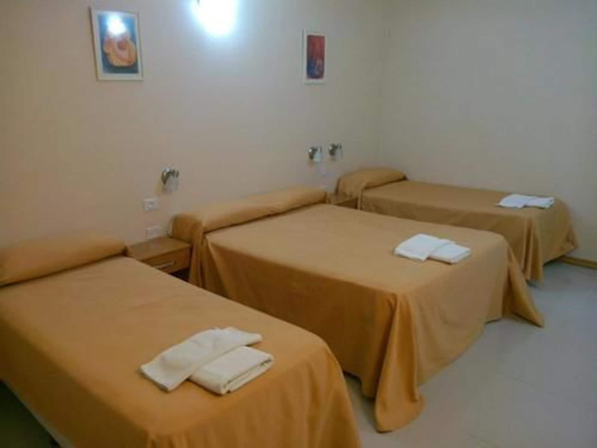 Cheltum Hotel Trelew Eksteriør billede