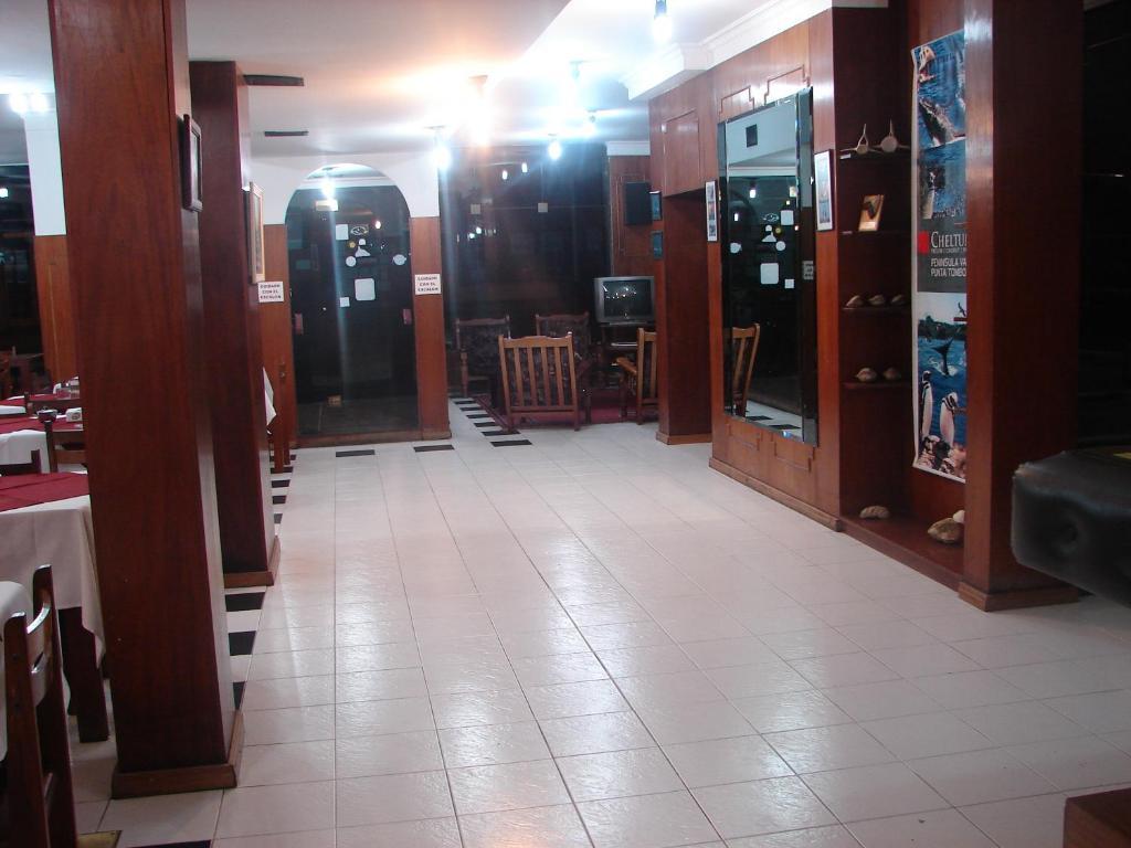 Cheltum Hotel Trelew Eksteriør billede